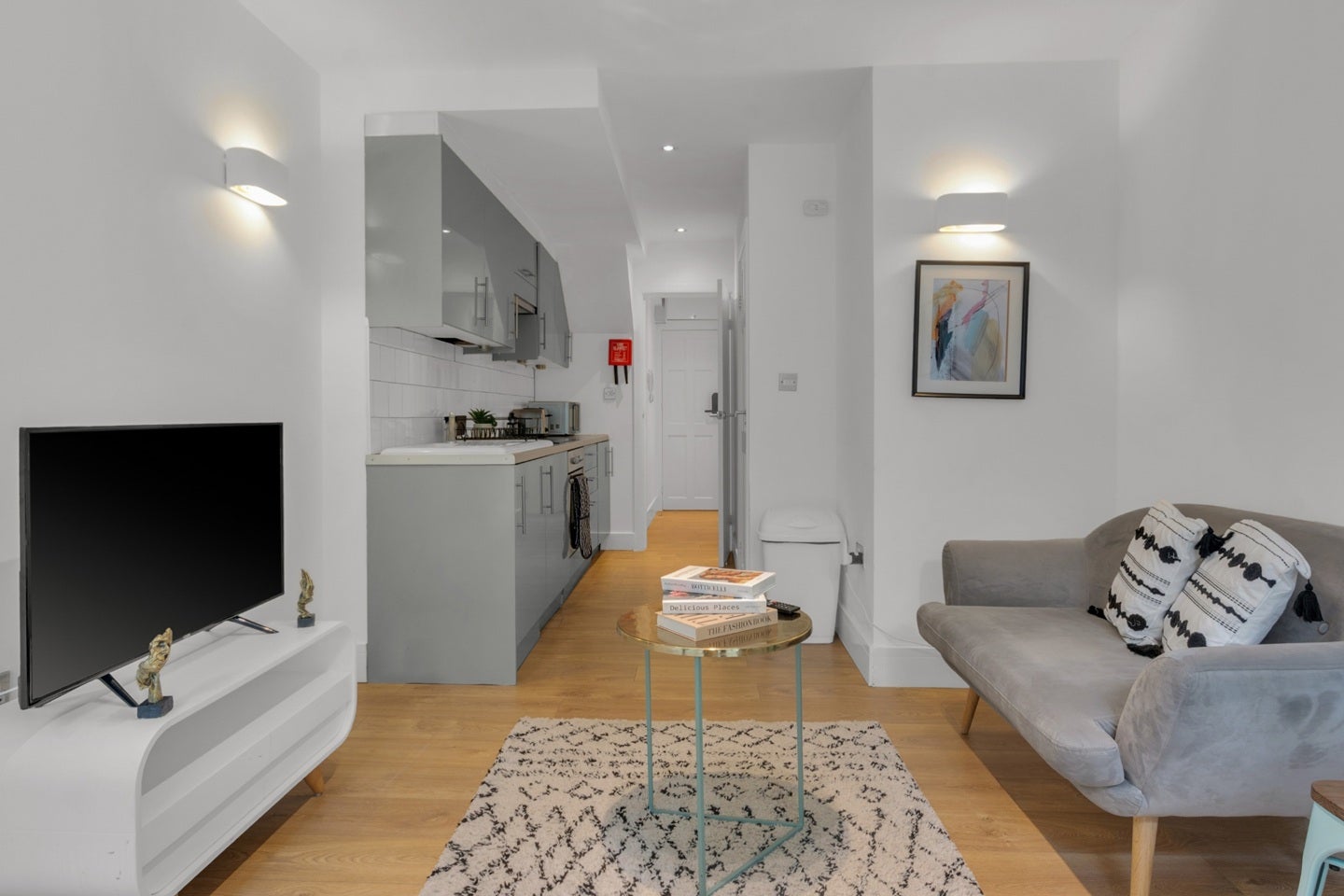 Flat Lena Gardens in Greater London