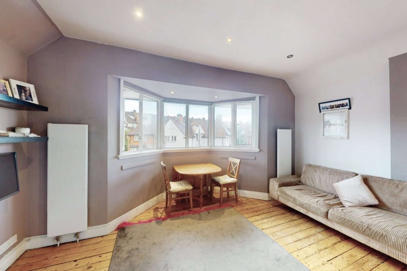 Flat Golders Green Crescent in Greater London
