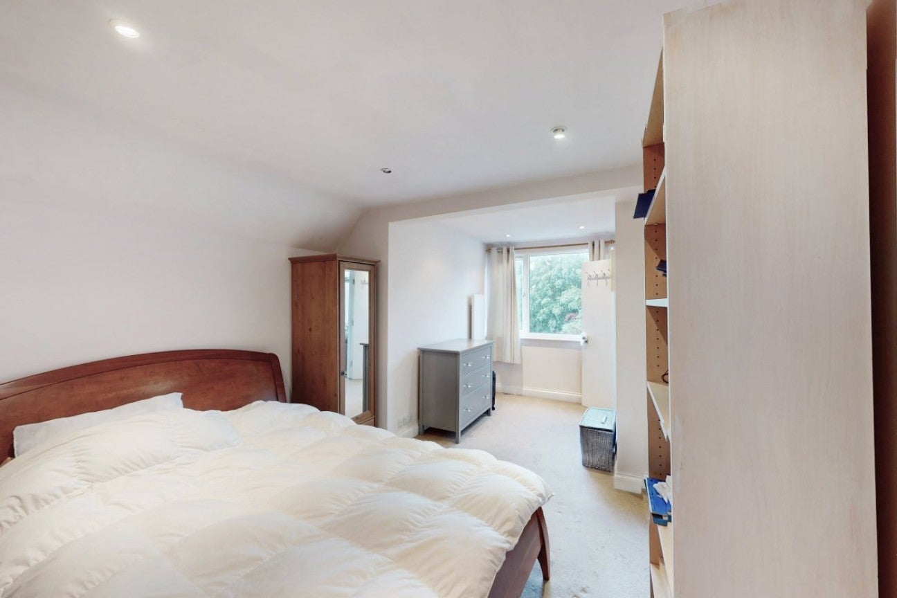 Flat Golders Green Crescent in Greater London