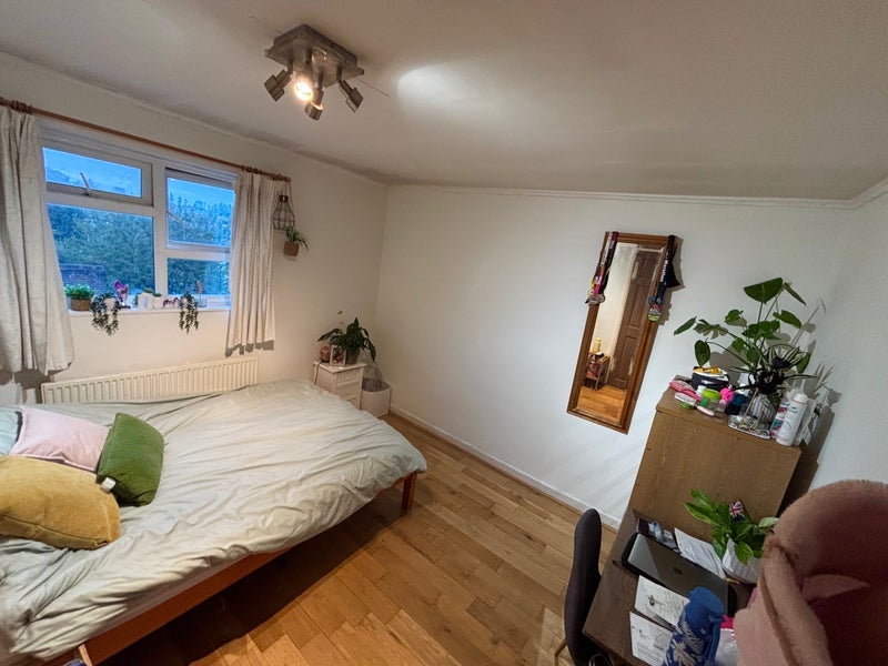 Room Melody Road in Greater London