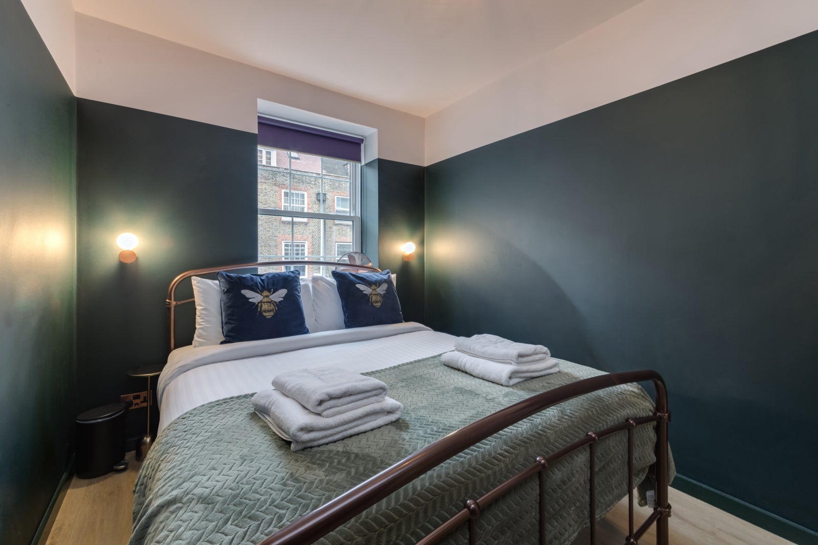 Flat Wentworth Street in Greater London