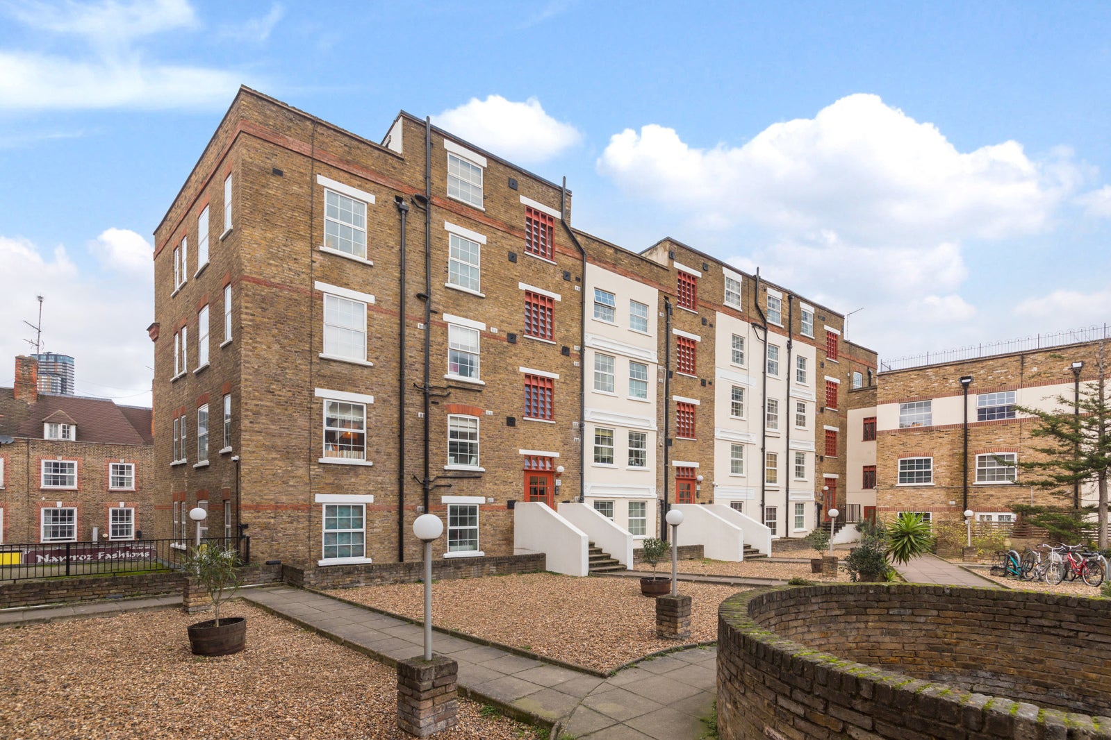 Flat Wentworth Street in Greater London