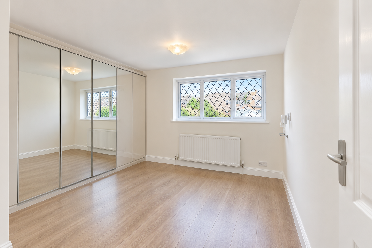 House Roundhill Drive in Greater London