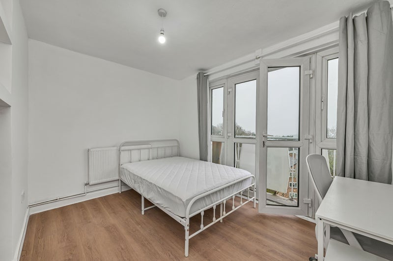 Room Crescent Wood Road in Greater London
