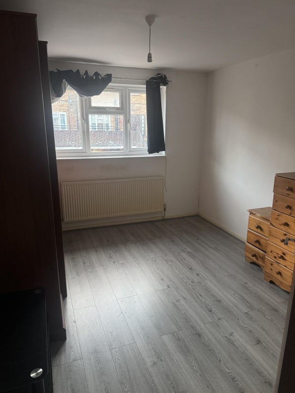 Room Darwell Close in Greater London