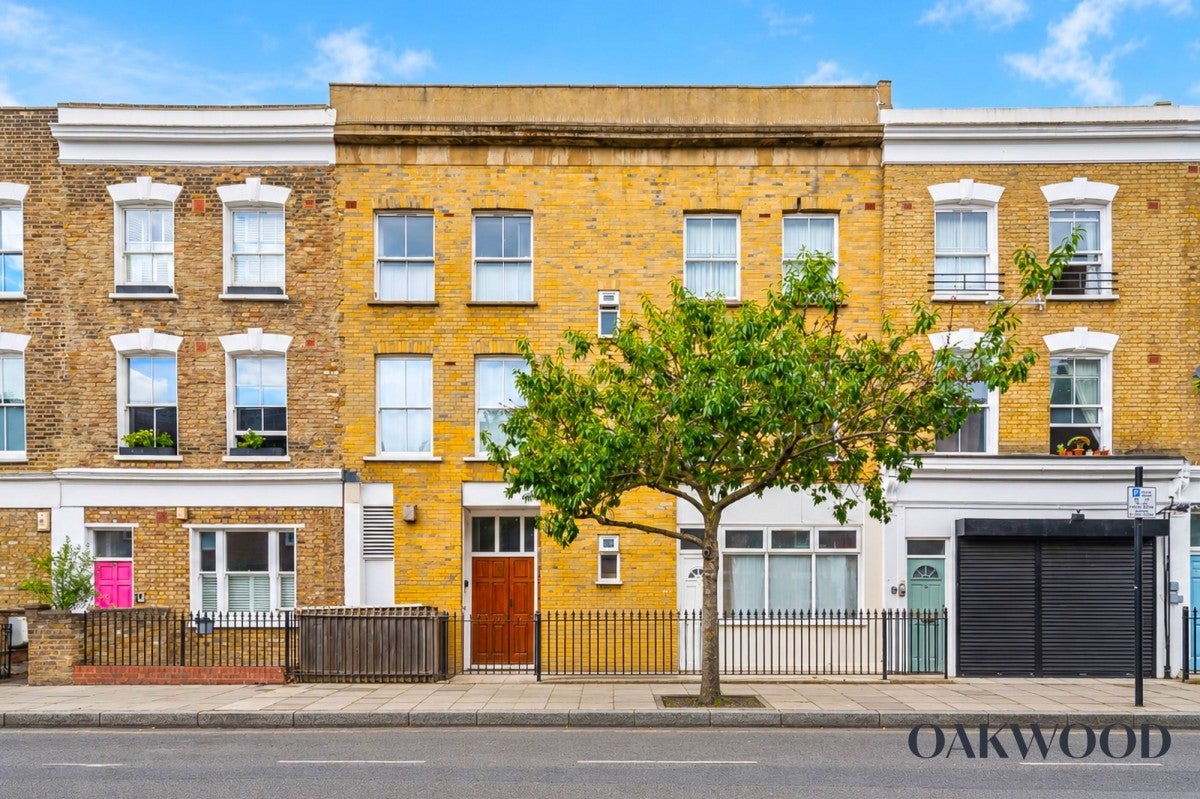 Flat Knebworth Road in Greater London