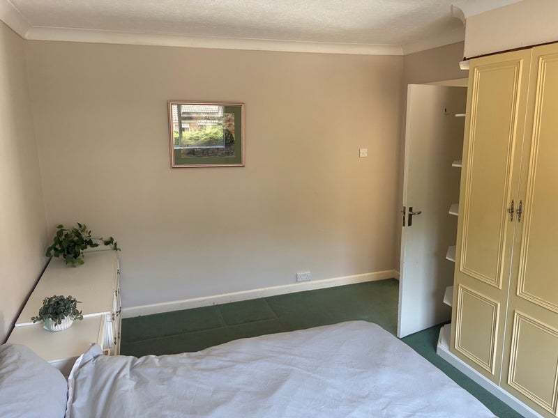 Room Barrow Road in Bournemouth