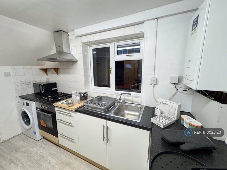Room Near Vallens in Telford