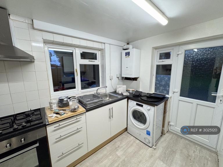 Room Near Vallens in Telford