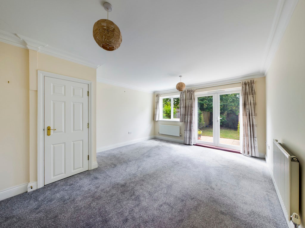 House Dew Pond Close in Horsham