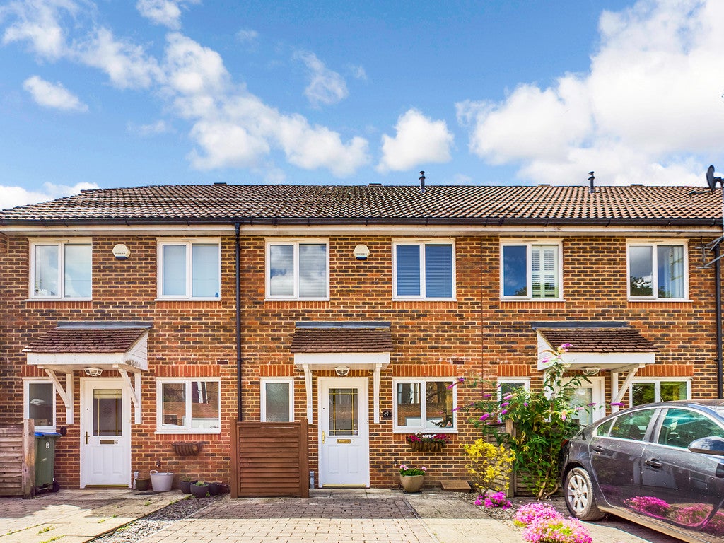 House Dew Pond Close in Horsham