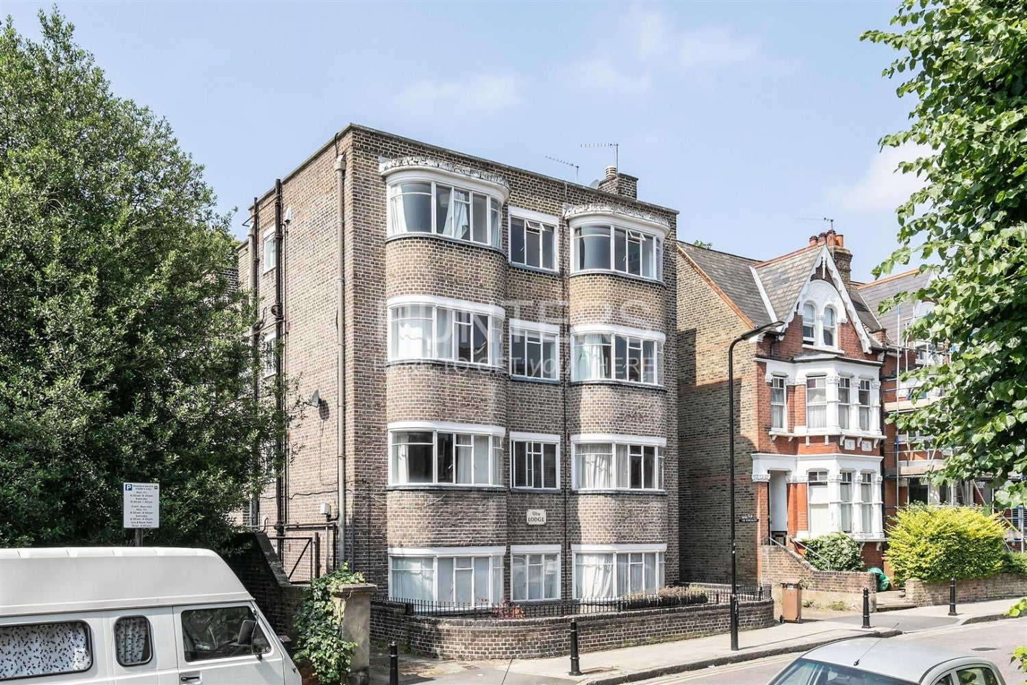 Flat Clissold Crescent in Greater London