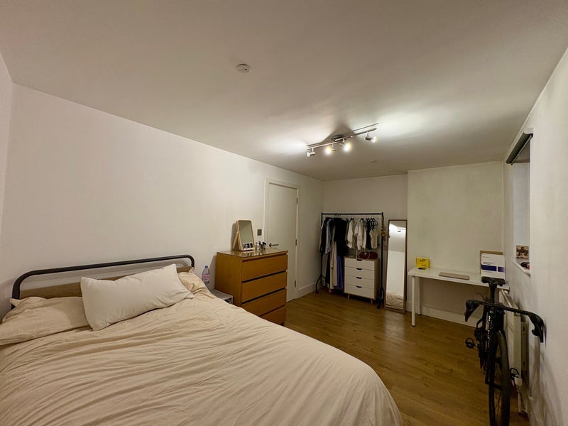 Room Frederick's Row in Greater London