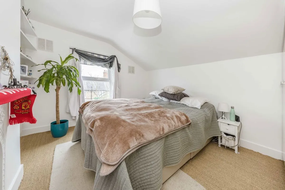 Flat Lucien Road in Greater London