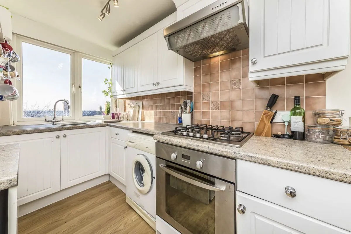 Flat Lucien Road in Greater London