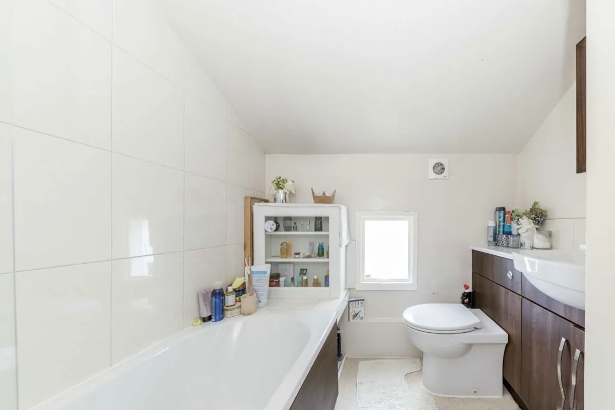 Flat Lucien Road in Greater London