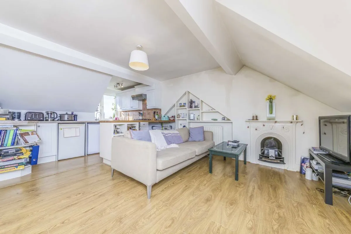 Flat Lucien Road in Greater London