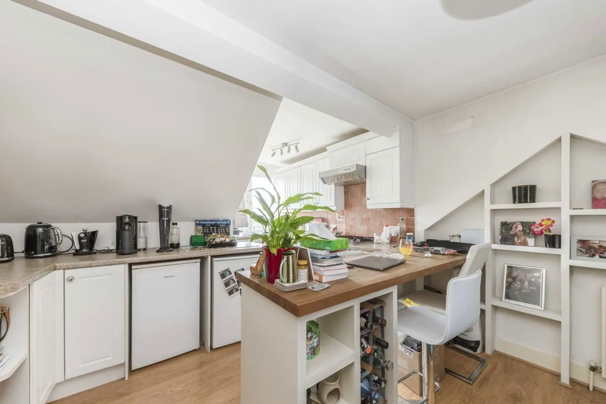Flat Lucien Road in Greater London