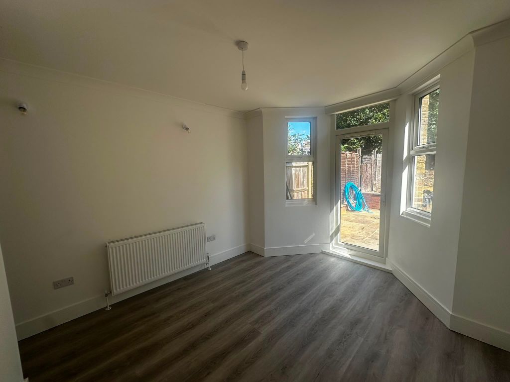 Flat Brownhill Road in Greater London