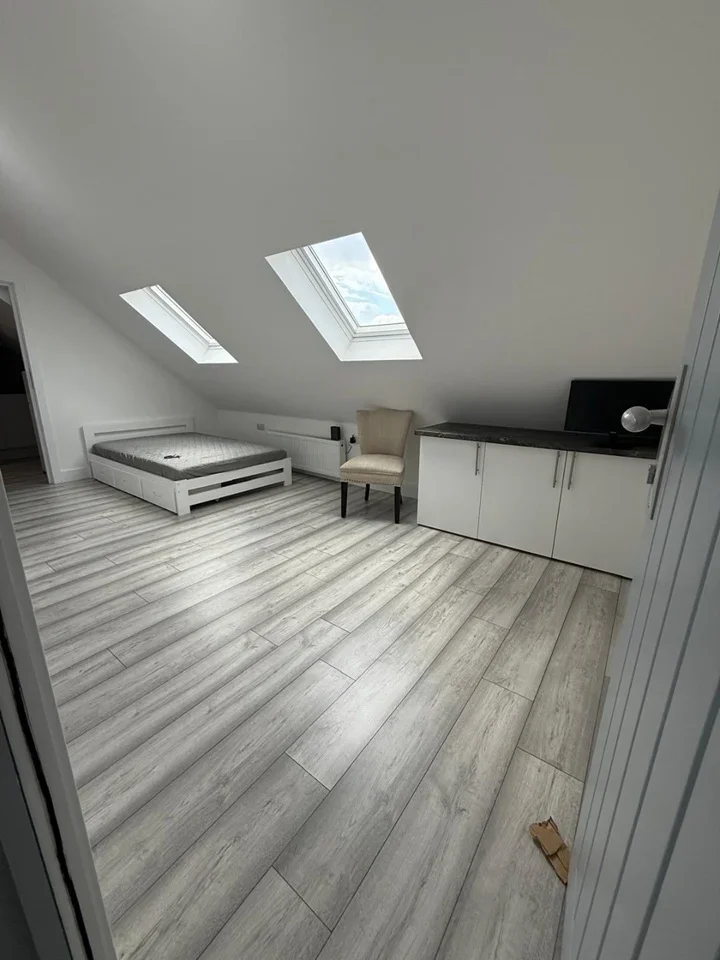 Flat Fairfield Crescent in Greater London