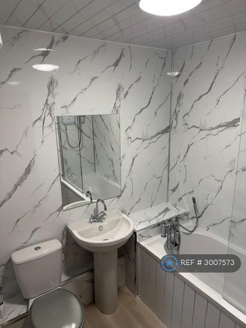 Flat Beechwood Court in Cumbernauld
