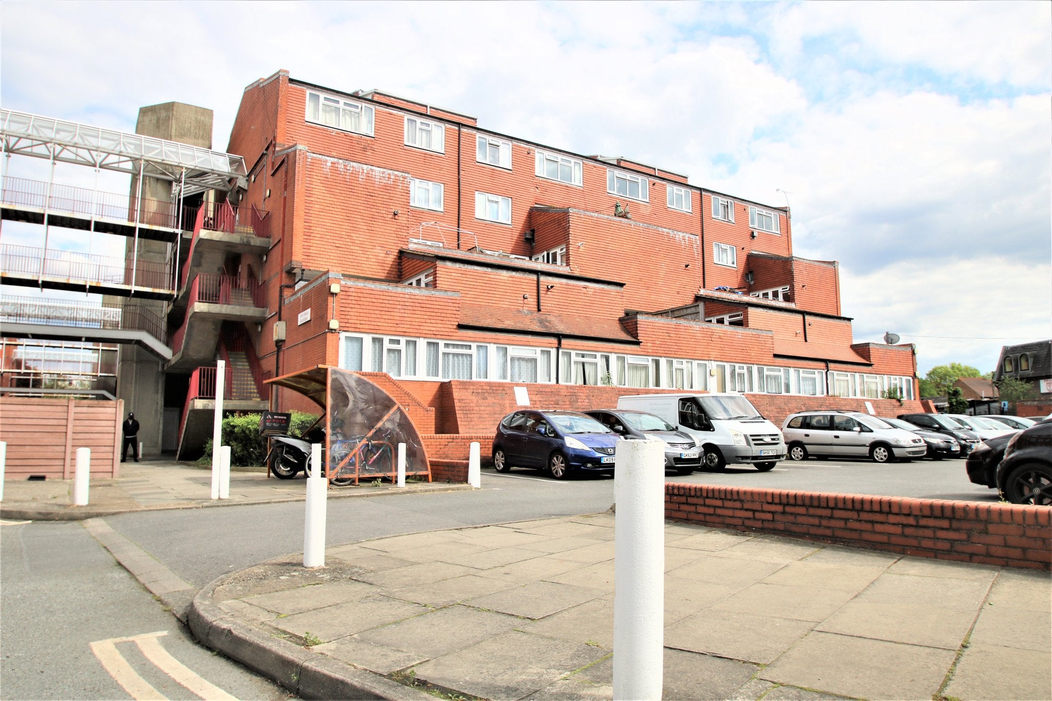 House Sadler Close in Greater London