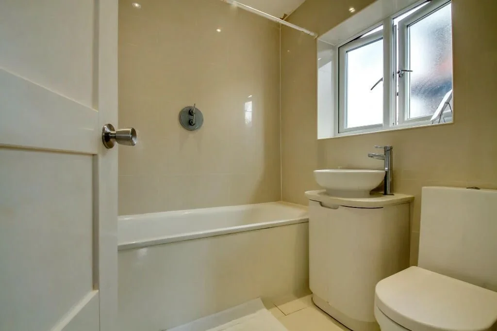 House Oakwood Crescent in Greater London