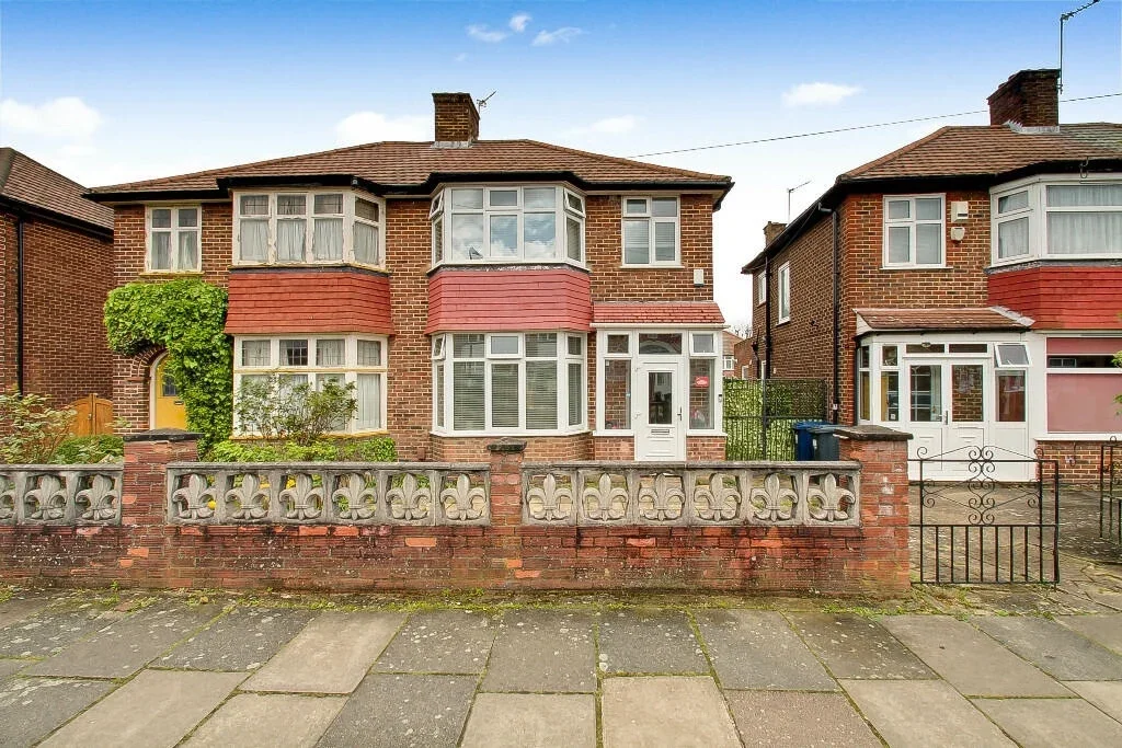House Oakwood Crescent in Greater London