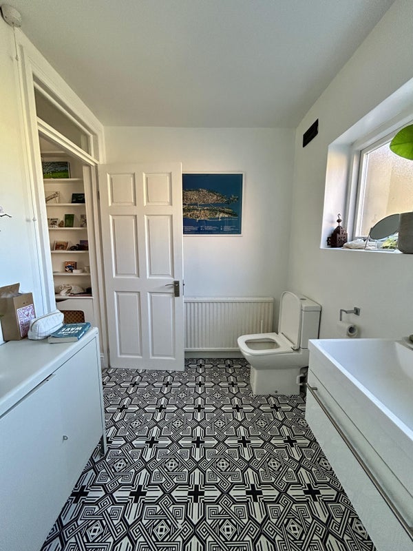 Room Wick Road in Greater London