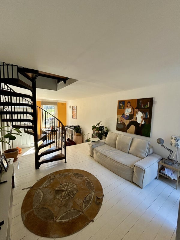Room Wick Road in Greater London