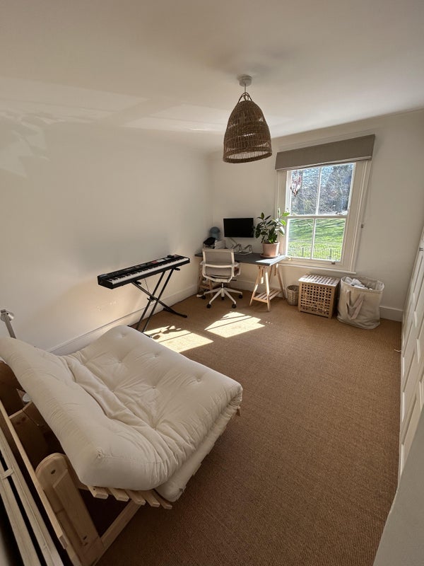 Room Wick Road in Greater London