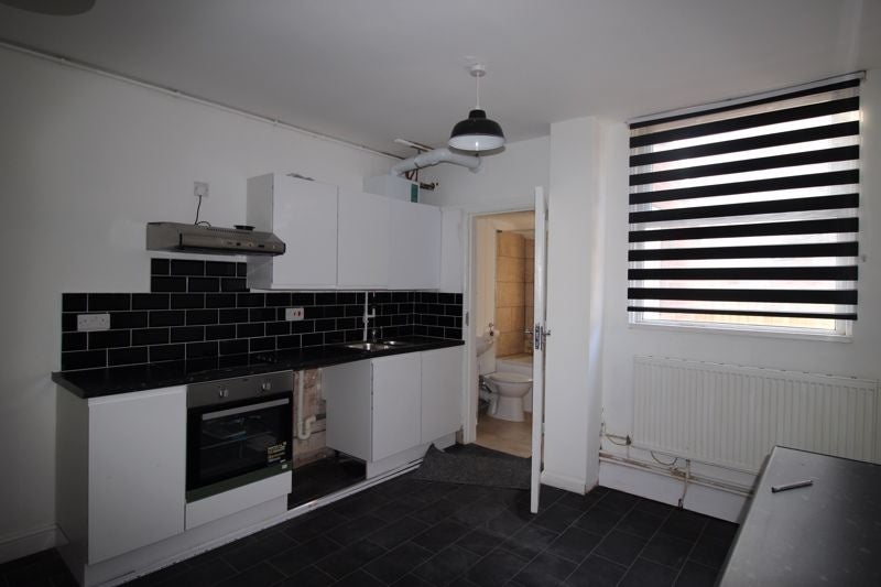 House Wilford Crescent East in Nottingham