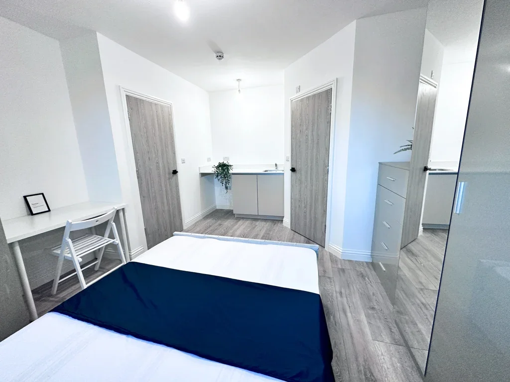 Room Dollis Hill Avenue in Greater London