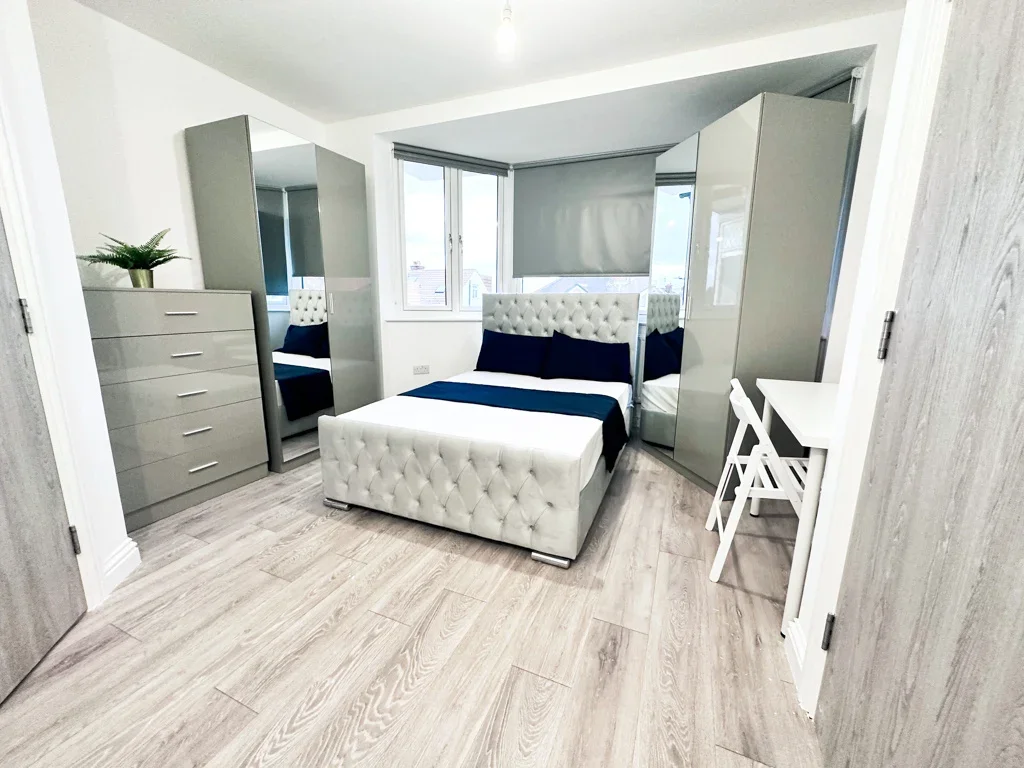 Room Dollis Hill Avenue in Greater London