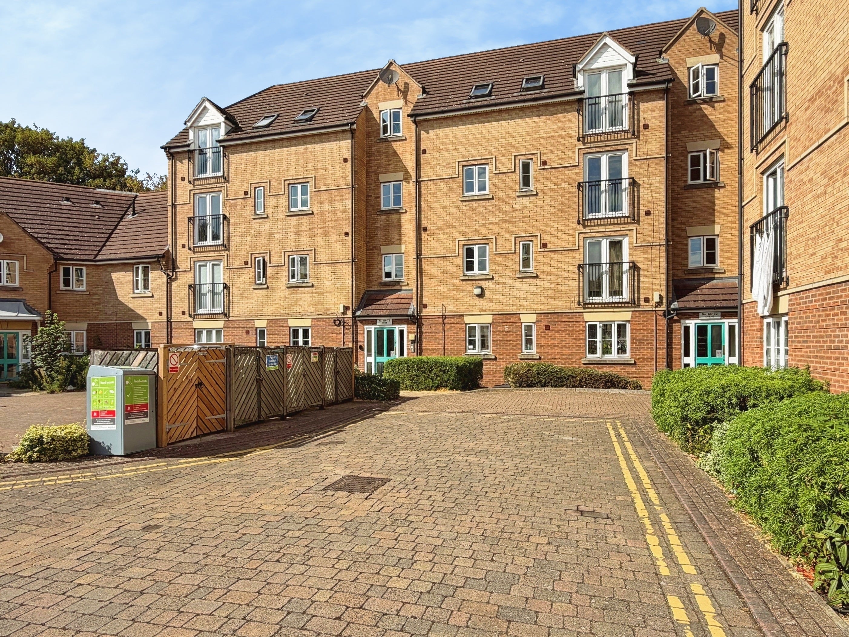 Flat Regal Place in Peterborough