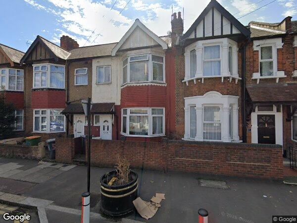 Room Lonsdale Avenue in Greater London