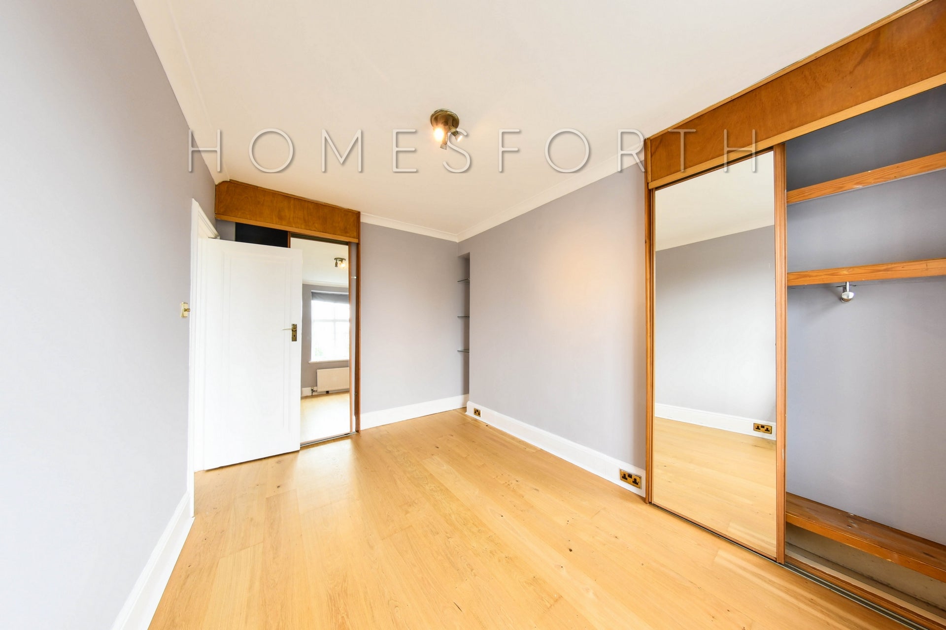 Flat Finchley Road in Greater London