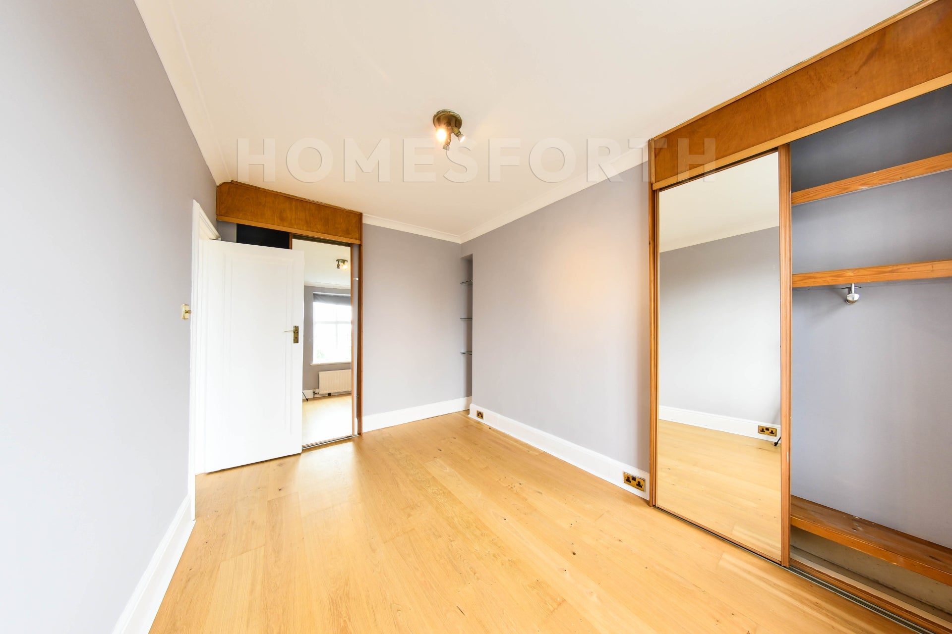 Flat Finchley Road in Greater London