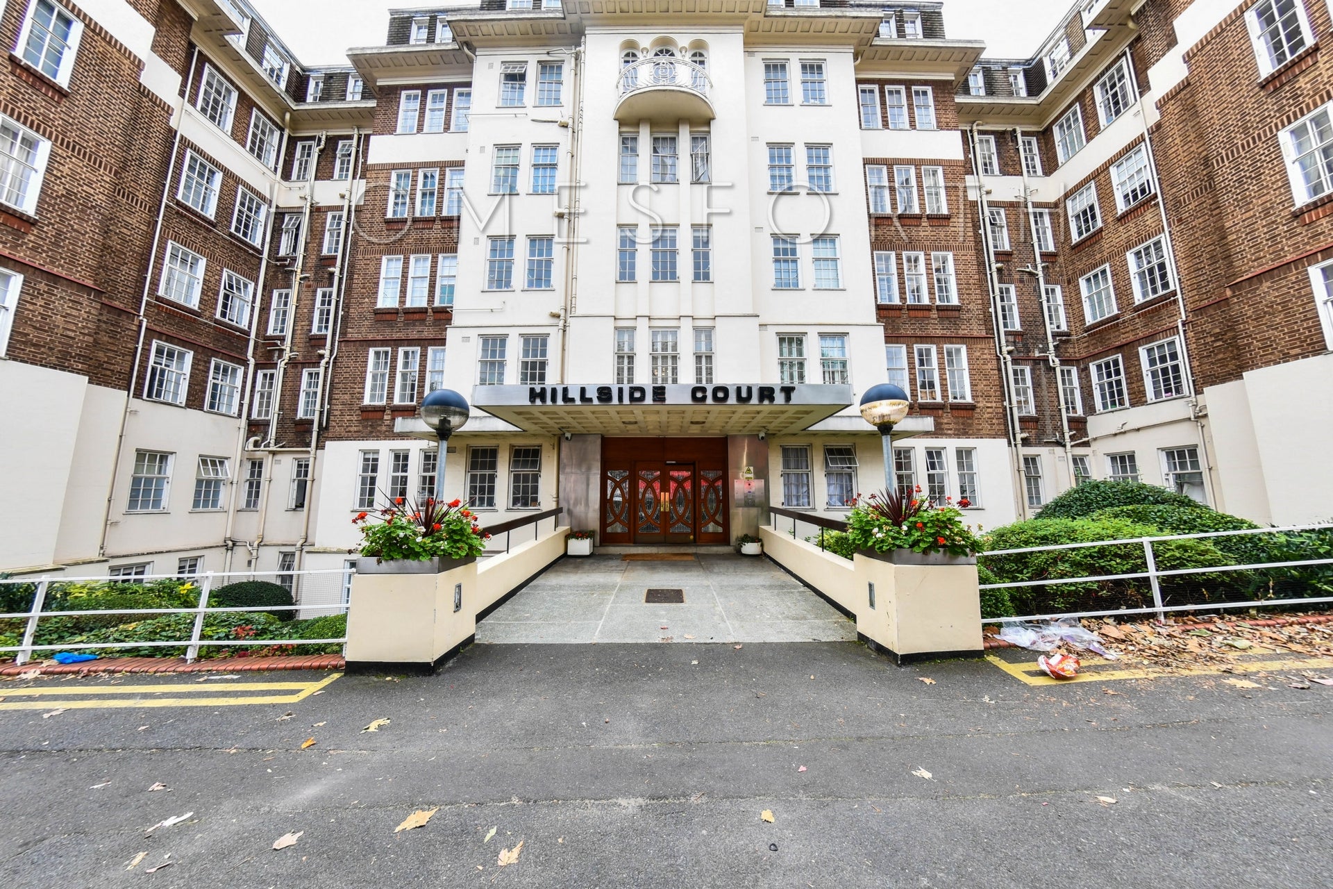 Flat Finchley Road in Greater London