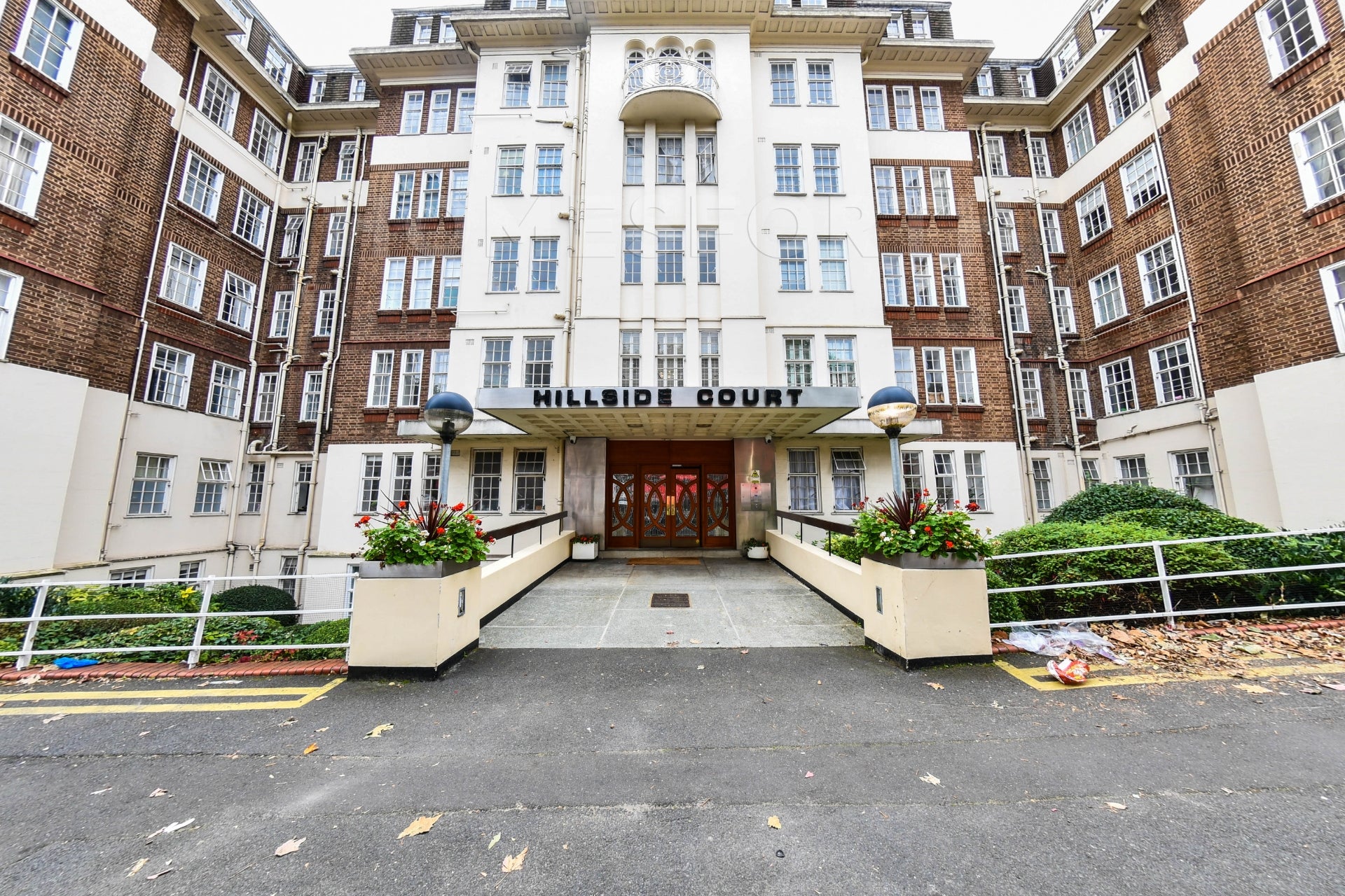 Flat Finchley Road in Greater London