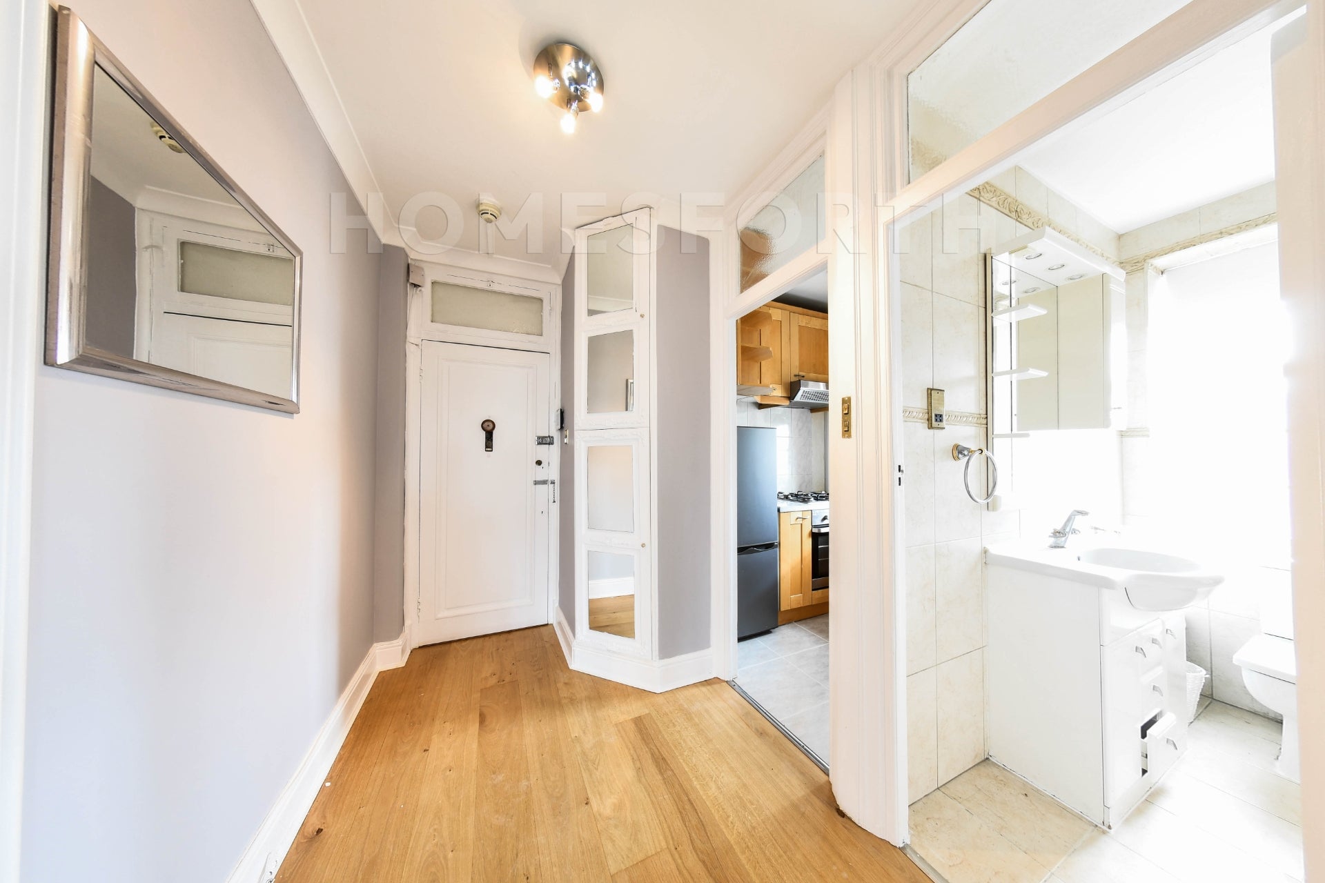Flat Finchley Road in Greater London