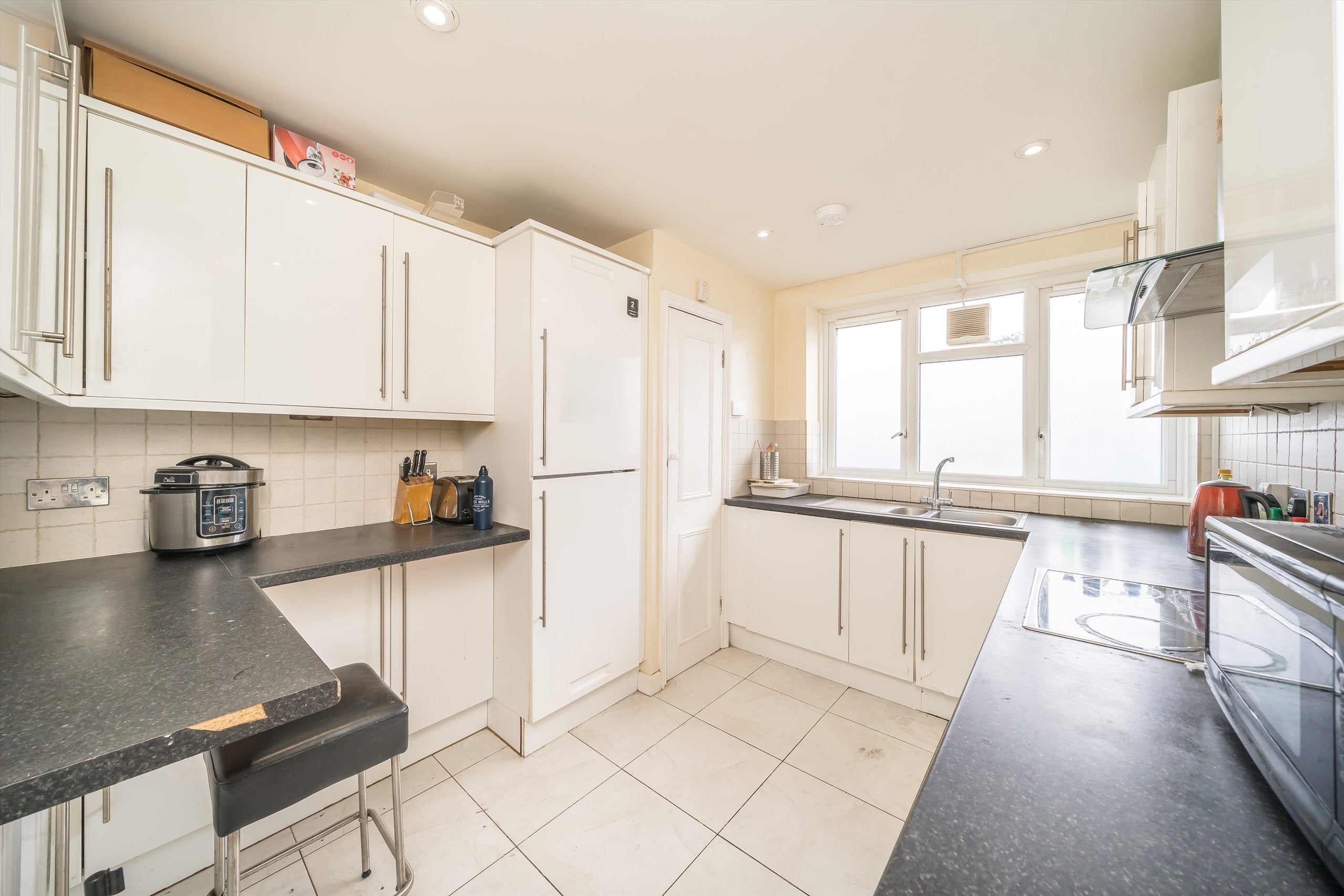 Flat Hazelhurst Road in Greater London