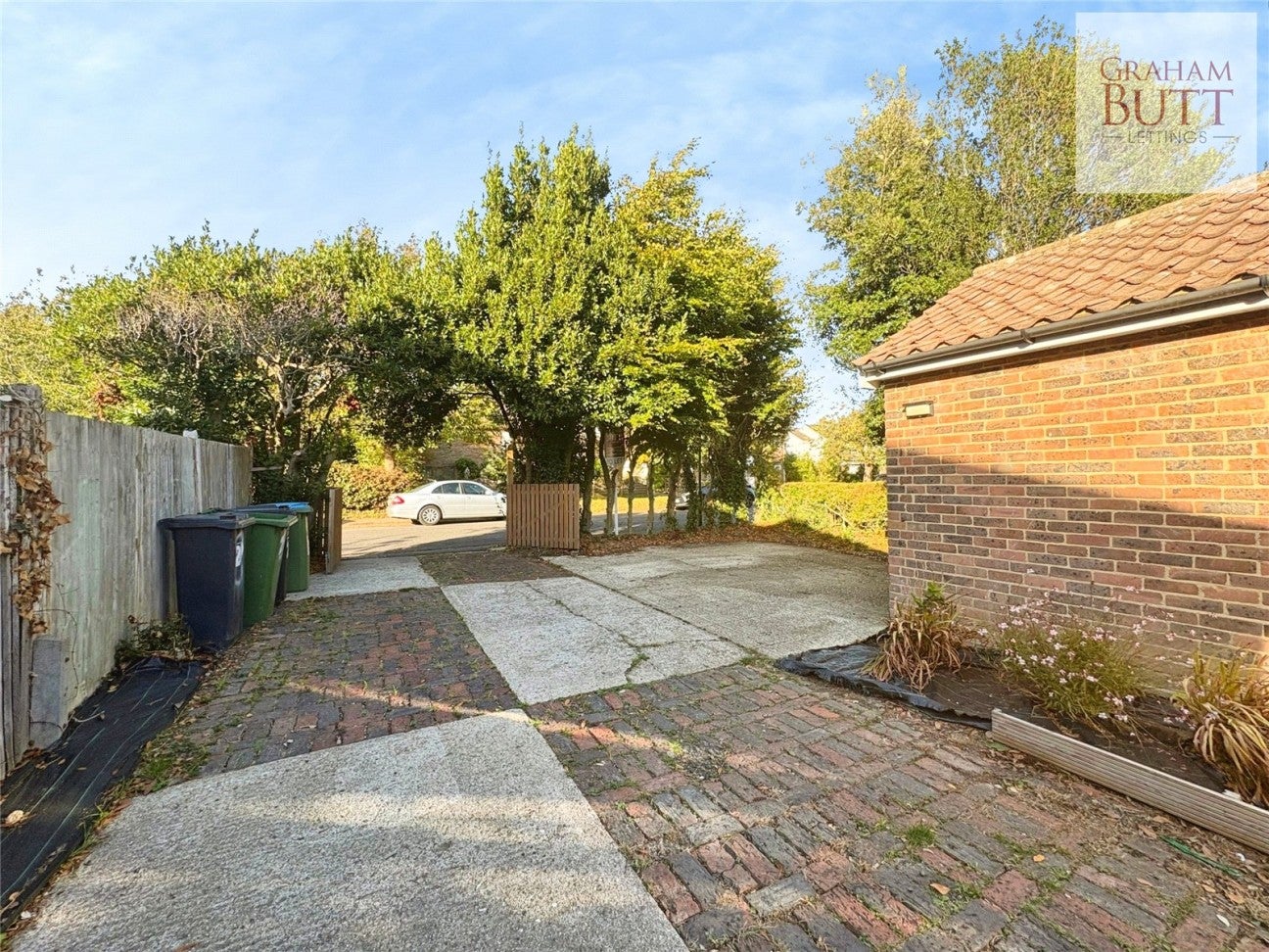 House Vicarage Lane in Arun