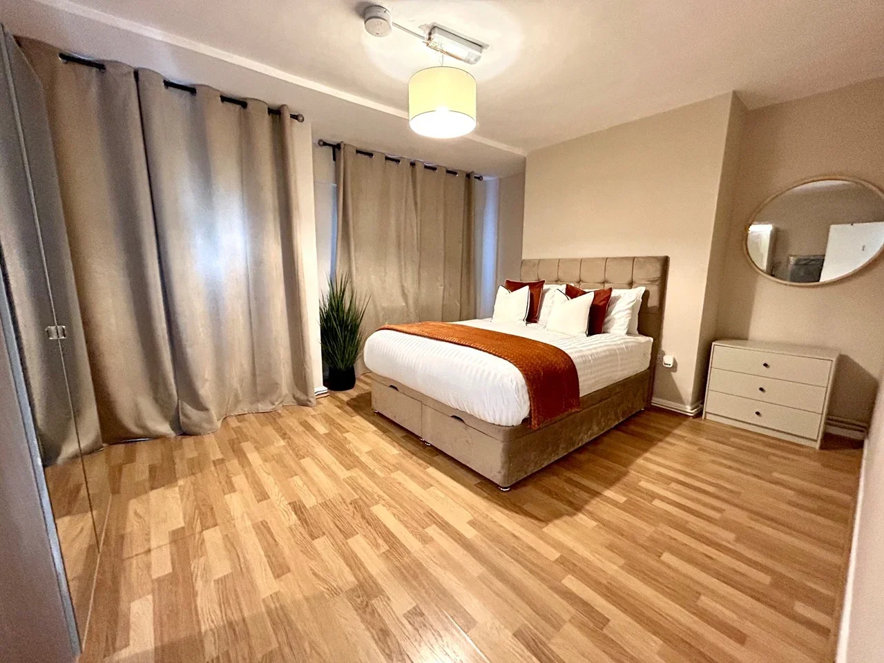 Room Compton Street in Greater London