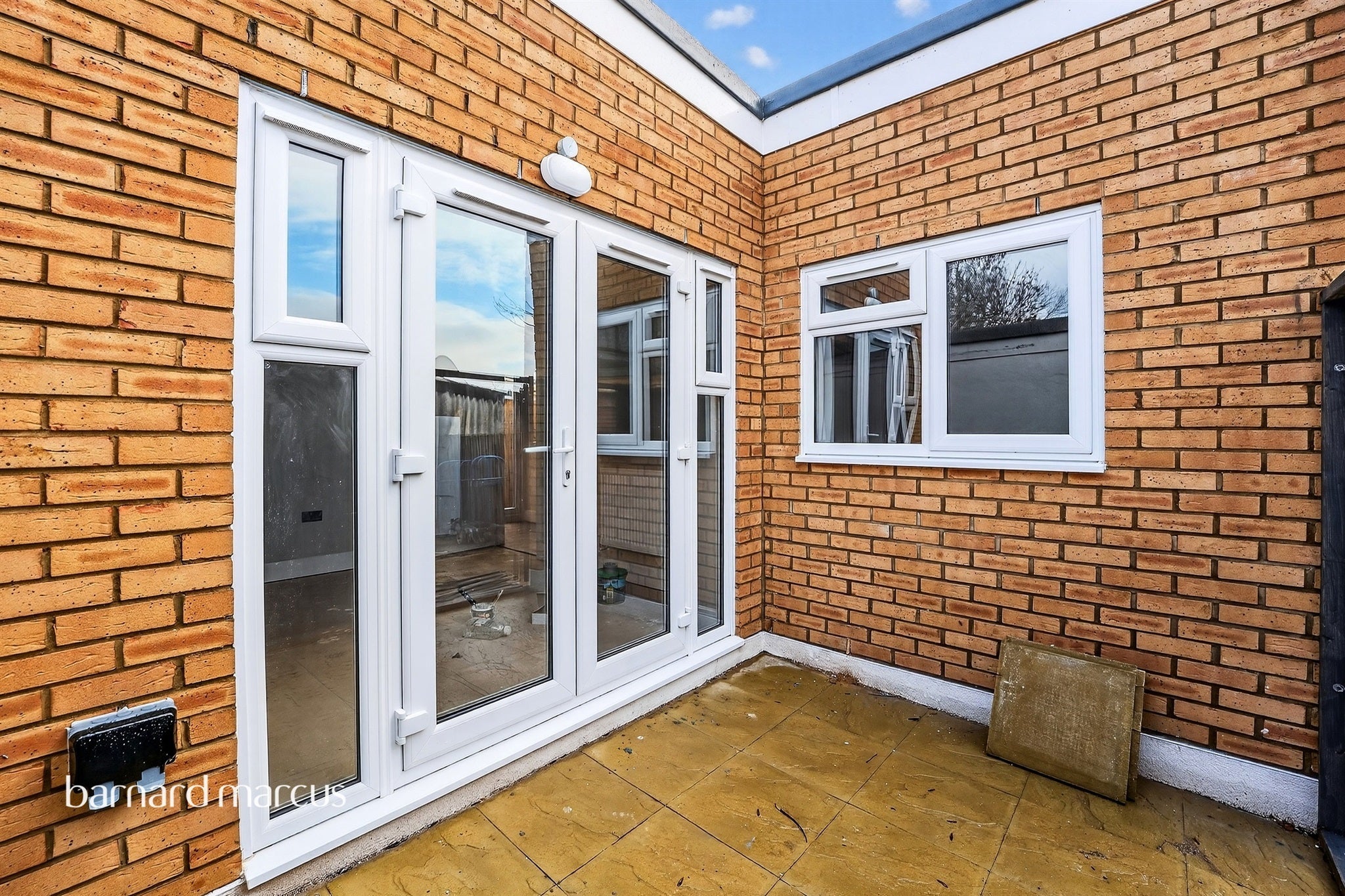 Flat Northborough Road in Greater London