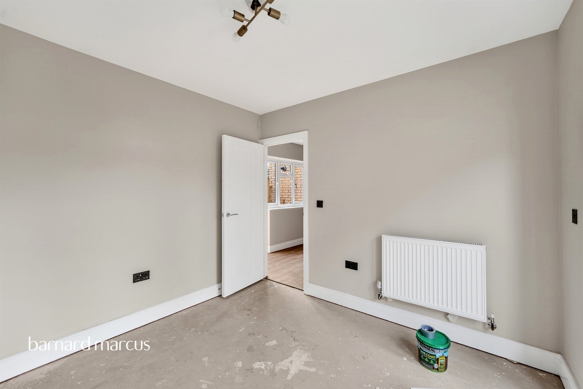Flat Northborough Road in Greater London