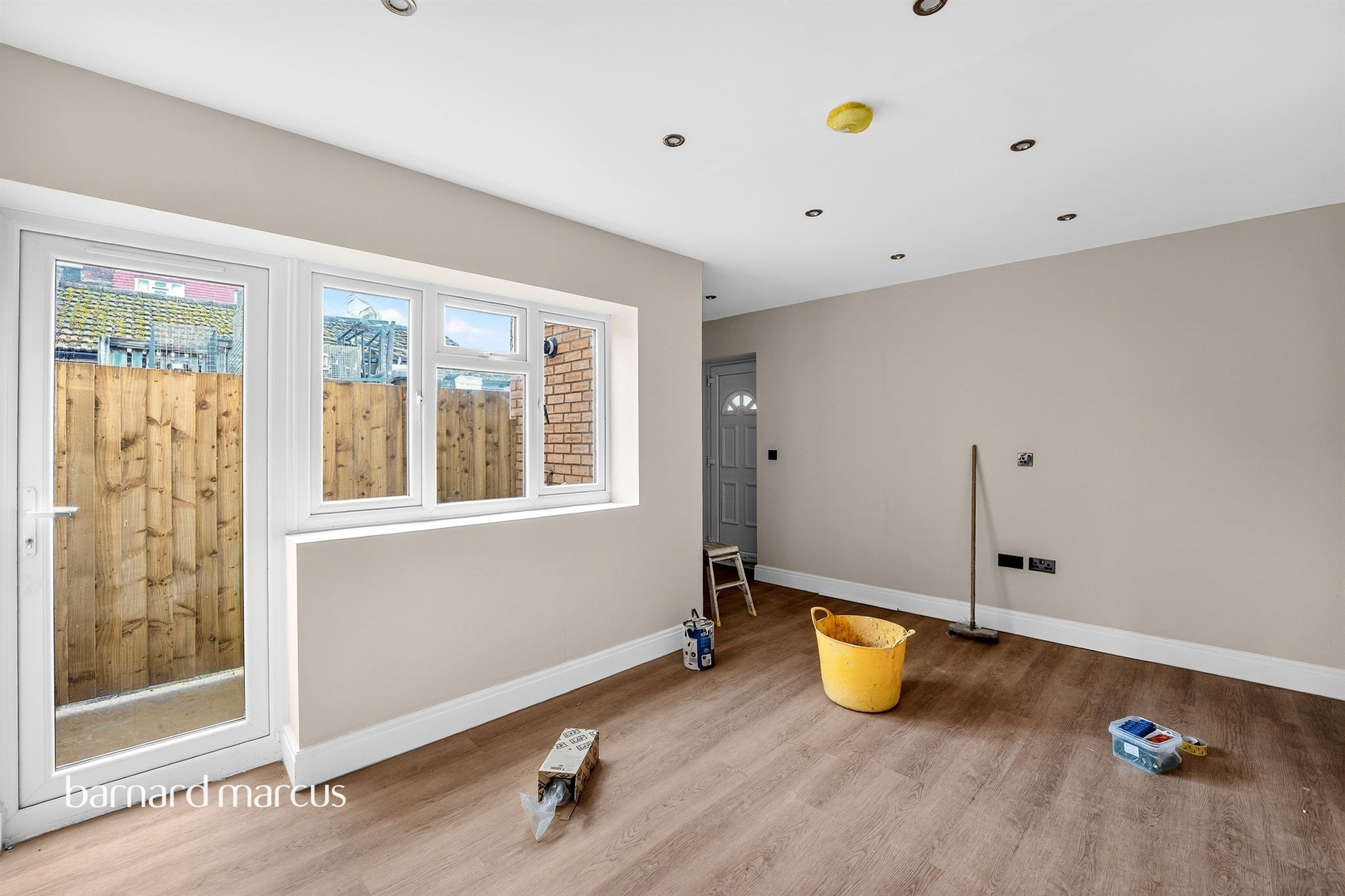 Flat Northborough Road in Greater London