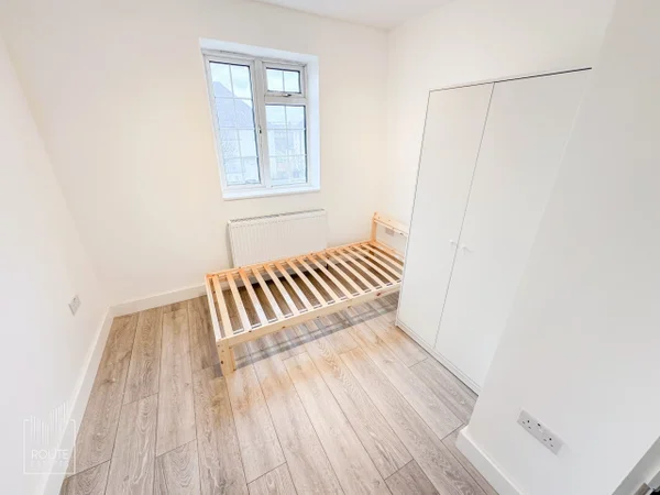 Room Farndale Avenue in London