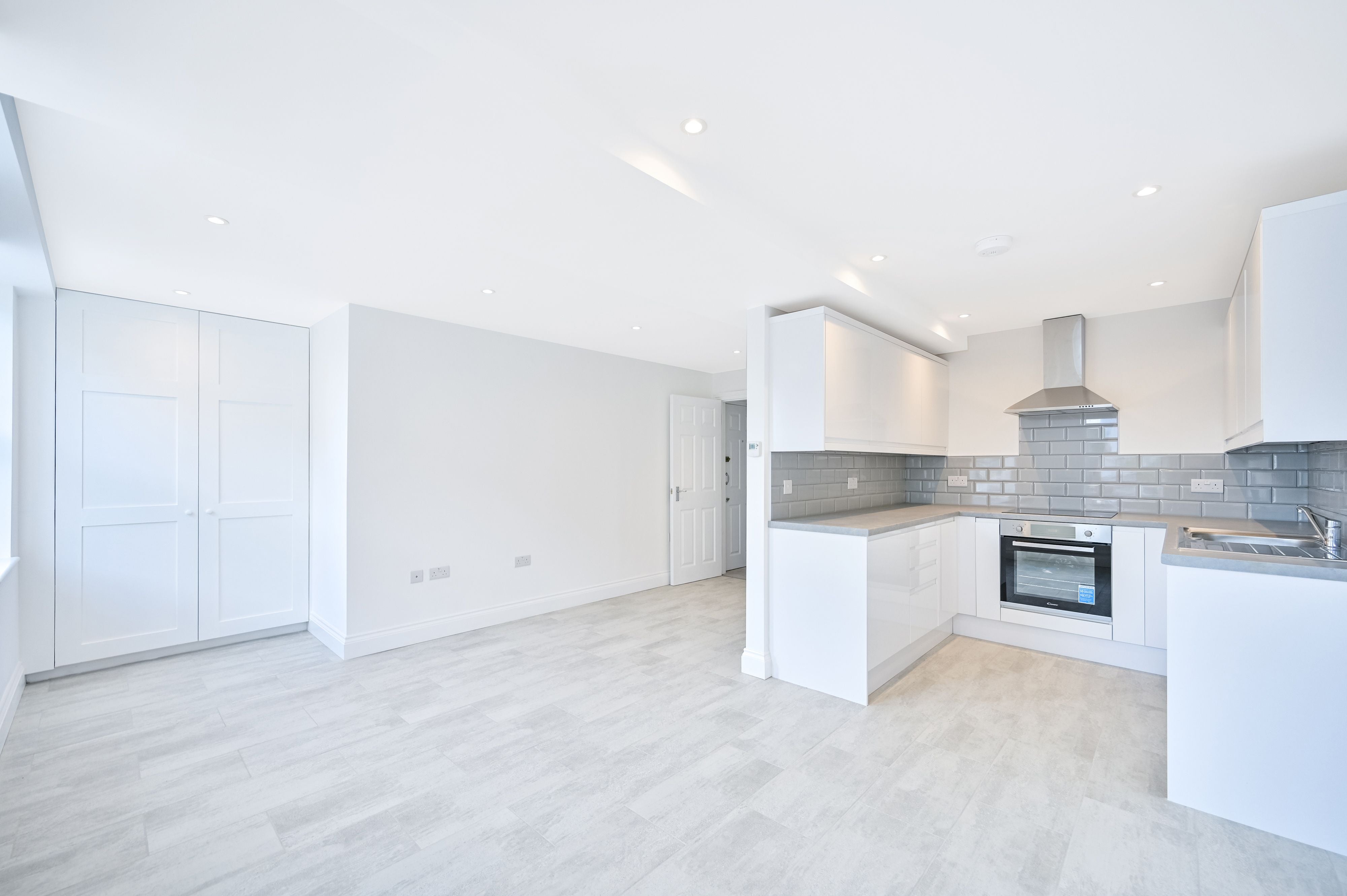 Flat Bath Road in Greater London