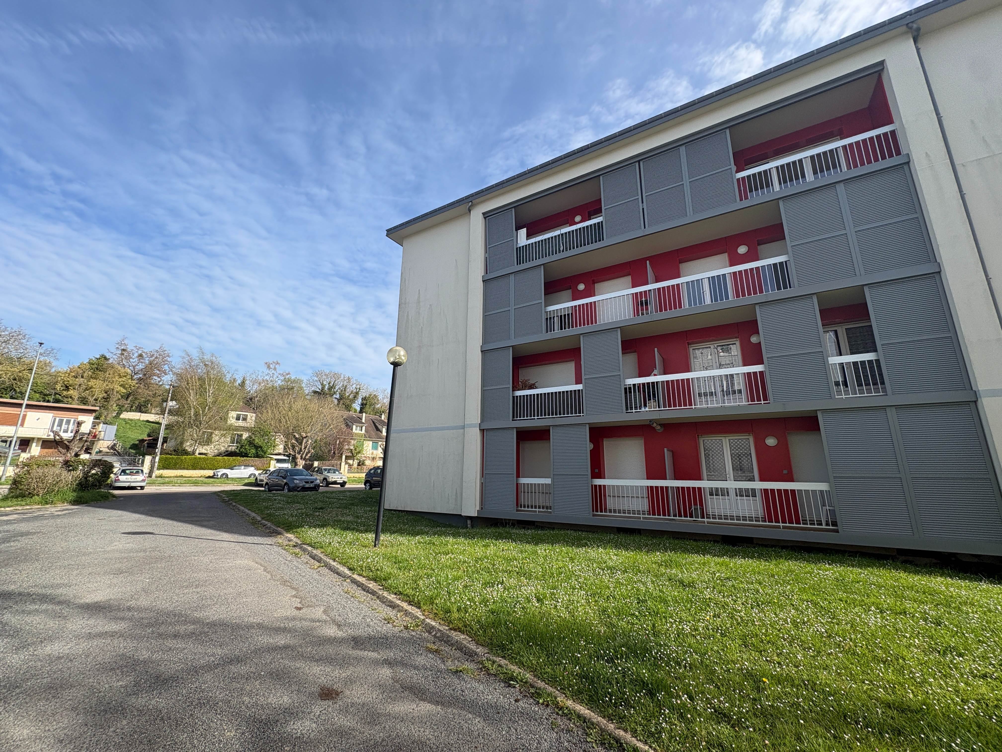 Flat Rue de la Division Leclerc in Villeneuve-la-Guyard